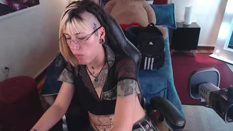 _sharlotte777 online show from 02/10/25, 04:14