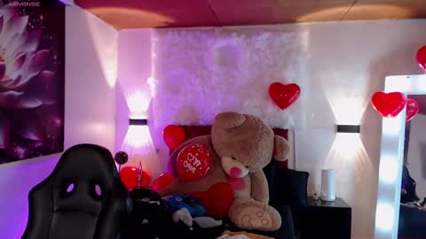 _sharlotte777 online show from 02/18/25, 07:19