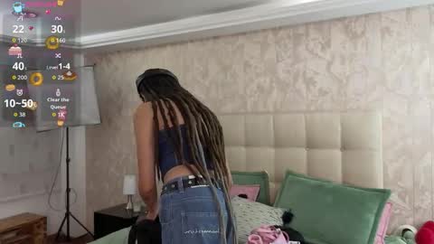 Snapshot of _sharlotte777 chatting on 12/16/25, 02:11 _sharlotte777 online show from 12/16/25, 02:11