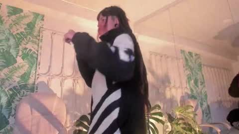 Snapshot of _sharlotte777 chatting on 12/19/25, 02:24 _sharlotte777 online show from 12/19/25, 02:24