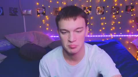 Snapshot of _side_by_you_ chatting on 12/12/24, 11:07 NATHANPVT IS OPEN online show from 12/12/24, 11:07