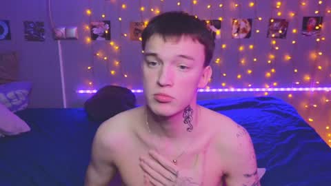 Snapshot of _side_by_you_ chatting on 12/12/24, 06:21 NATHANPVT IS OPEN online show from 12/12/24, 06:21