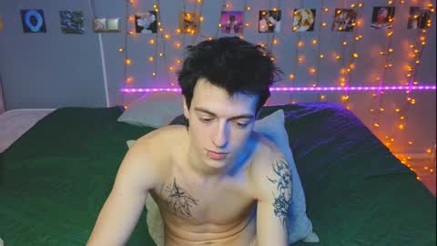 Snapshot of _side_by_you_ chatting on 12/18/24, 12:10 NATHANPVT IS OPEN online show from 12/18/24, 12:10