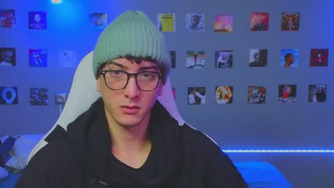 Snapshot of _side_by_you_ chatting on 01/19/25, 06:53 NATHANPVT IS OPEN online show from 01/19/25, 06:53