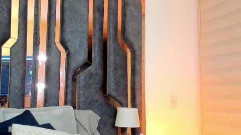 Snapshot of _silvia_vega_ chatting on 11/27/25, 08:05 _silvia_vega_ online show from 11/27/25, 08:05