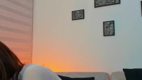 Snapshot of _silvia_vega_ chatting on 12/14/25, 11:53 _silvia_vega_ online show from 12/14/25, 11:53