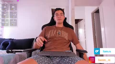Snapshot of _simoonn_ chatting on 06/23/26, 08:29 Liam modelo independiente online show from 06/23/26, 08:29