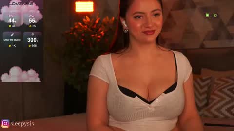 Snapshot of _sleepysis_ chatting on 11/08/25, 04:12 Ann online show from 11/08/25, 04:12