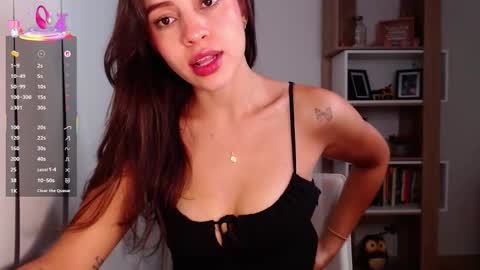 Snapshot of _smallpeach chatting on 10/05/25, 12:09 Lauren online show from 10/05/25, 12:09