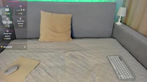 Snapshot of _smetanka_ chatting on 02/08/25, 06:01 _smetanka_ online show from 02/08/25, 06:01