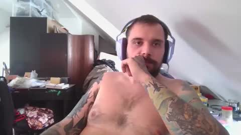 _smiley_bear27 online show from 11/04/25, 01:38