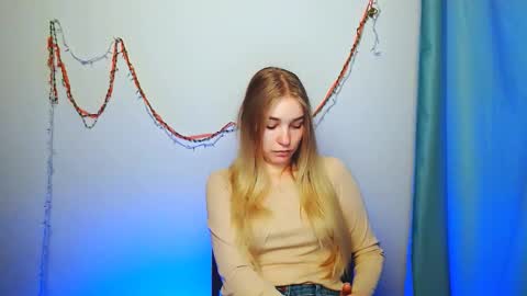 Snapshot of _snow_queen__ chatting on 12/21/25, 02:46 Rachel online show from 12/21/25, 02:46