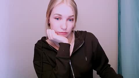 Snapshot of _snow_queen__ chatting on 03/05/26, 02:02 Rachel online show from 03/05/26, 02:02