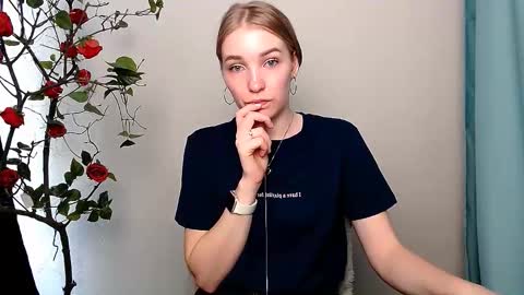 Snapshot of _snow_queen__ chatting on 03/17/26, 11:46 Rachel online show from 03/17/26, 11:46