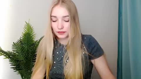 Snapshot of _snow_queen__ chatting on 03/20/26, 02:55 Rachel online show from 03/20/26, 02:55