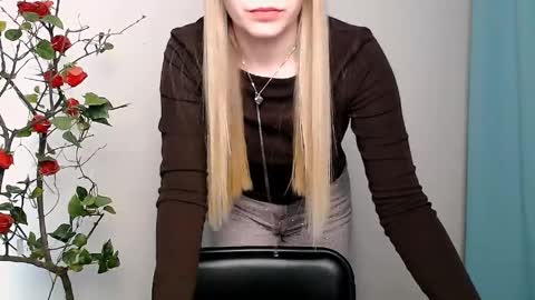 Snapshot of _snow_queen__ chatting on 03/30/26, 12:39 Rachel online show from 03/30/26, 12:39