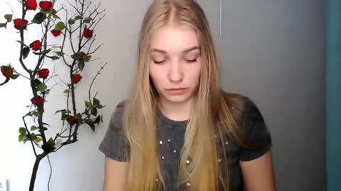 Snapshot of _snow_queen__ chatting on 04/01/26, 11:22 Rachel online show from 04/01/26, 11:22