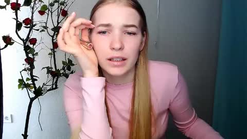 Snapshot of _snow_queen__ chatting on 04/02/26, 07:39 Rachel online show from 04/02/26, 07:39