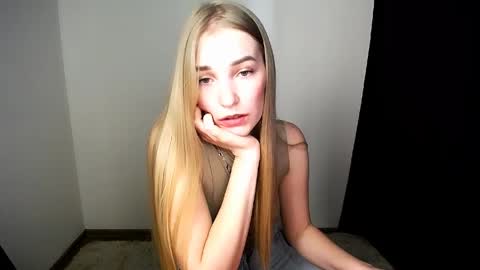 Snapshot of _snow_queen__ chatting on 04/03/26, 08:01 Rachel online show from 04/03/26, 08:01