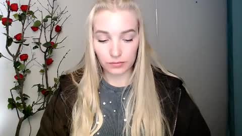 Snapshot of _snow_queen__ chatting on 04/08/26, 02:06 Rachel online show from 04/08/26, 02:06