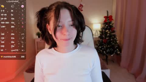 Snapshot of _sofi_spark chatting on 12/25/24, 10:17 Sofi  Follow me  online show from 12/25/24, 10:17