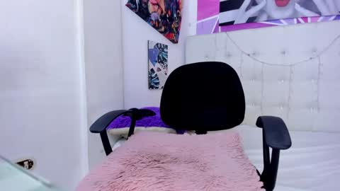 Snapshot of _sofia_agudelo chatting on 01/18/25, 11:22 Sofia online show from 01/18/25, 11:22