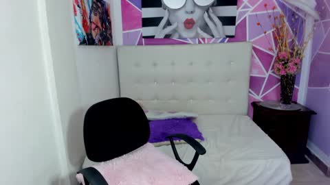 Snapshot of _sofia_agudelo chatting on 01/23/25, 02:23 Sofia online show from 01/23/25, 02:23