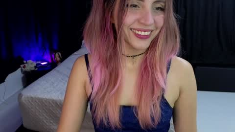 Snapshot of _sofiapink chatting on 12/12/24, 03:32 Sofia online show from 12/12/24, 03:32