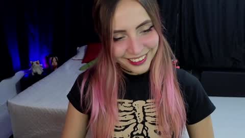 Snapshot of _sofiapink chatting on 12/13/24, 11:28 Sofia online show from 12/13/24, 11:28