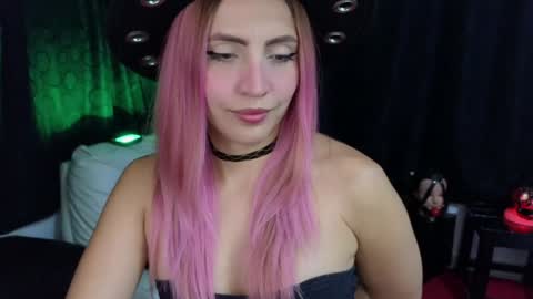 Snapshot of _sofiapink chatting on 01/15/25, 11:40 Sofia online show from 01/15/25, 11:40