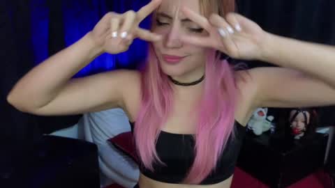 Snapshot of _sofiapink chatting on 01/19/25, 03:18 Sofia online show from 01/19/25, 03:18