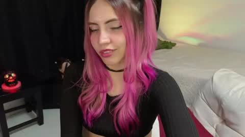 Snapshot of _sofiapink chatting on 02/16/25, 01:36 Sofia online show from 02/16/25, 01:36