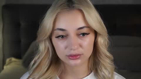 Snapshot of _soft_curves_ chatting on 04/19/26, 05:23 Alice online show from 04/19/26, 05:23