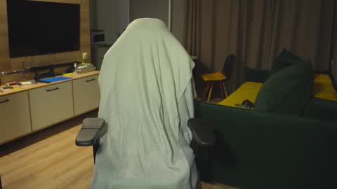 OLIVERpvt is open online show from 11/24/25, 04:01