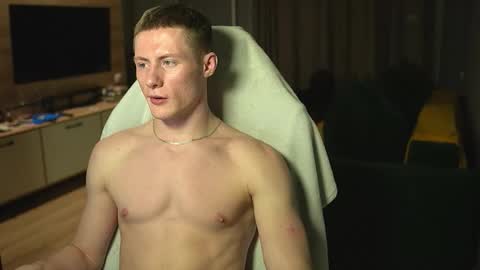 OLIVERpvt is open online show from 12/19/25, 01:34