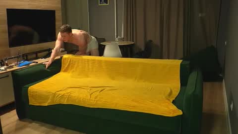 OLIVERpvt is open online show from 12/22/25, 03:03