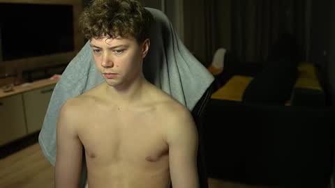 OLIVERpvt is open online show from 01/12/26, 03:12