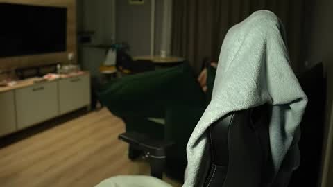 OLIVERpvt is open online show from 02/08/26, 03:10