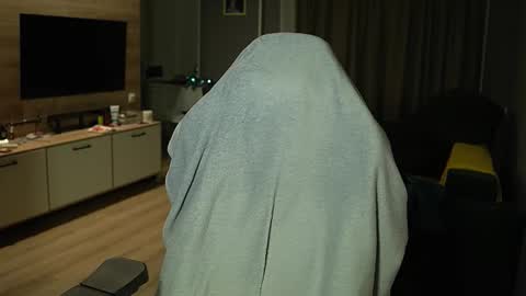 OLIVERpvt is open online show from 02/19/26, 04:03