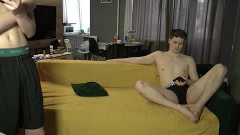 OLIVERpvt is open online show from 03/22/26, 01:14