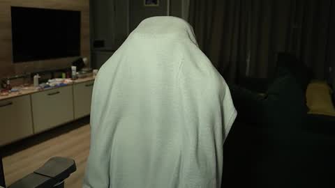 OLIVERpvt is open online show from 03/30/26, 06:09