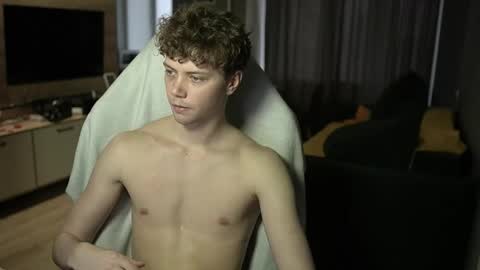 OLIVERpvt is open online show from 04/06/26, 01:12