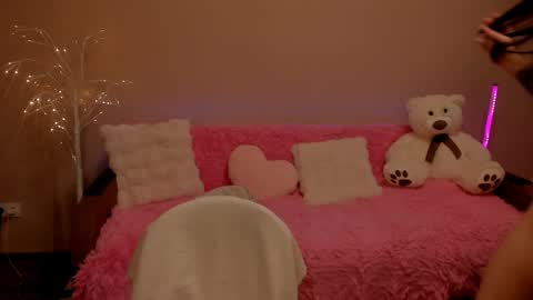 Snapshot of _stella_aa chatting on 04/04/26, 08:28 _stella_aa online show from 04/04/26, 08:28