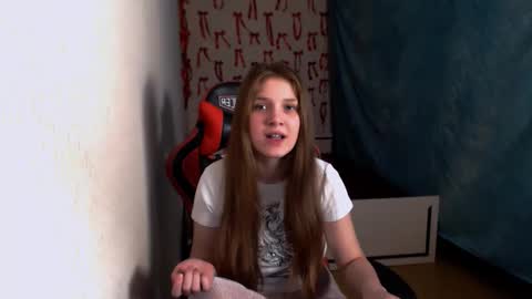 Snapshot of _sweet_foxy_ chatting on 12/14/25, 08:46 Mari online show from 12/14/25, 08:46