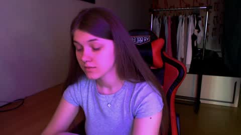 Snapshot of _sweet_foxy_ chatting on 04/04/26, 11:40 Mari online show from 04/04/26, 11:40