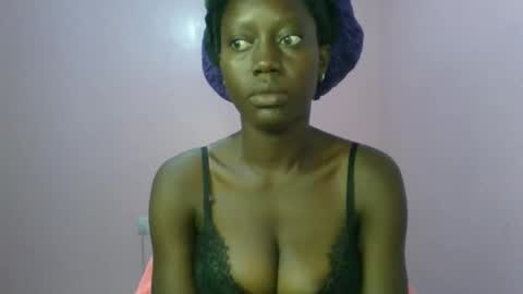 Snapshot of _sweet_gabriella chatting on 10/21/25, 04:13 Gabriella online show from 10/21/25, 04:13