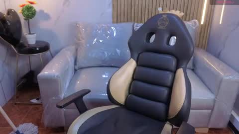Snapshot of _sweet_lia_ chatting on 04/21/26, 01:42 _sweet_lia_ online show from 04/21/26, 01:42