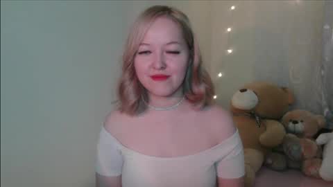 _sweet_smile_ online show from 11/23/25, 07:57