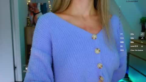 Snapshot of _sweetcams_ chatting on 07/19/26, 05:22 Dasha online show from 07/19/26, 05:22