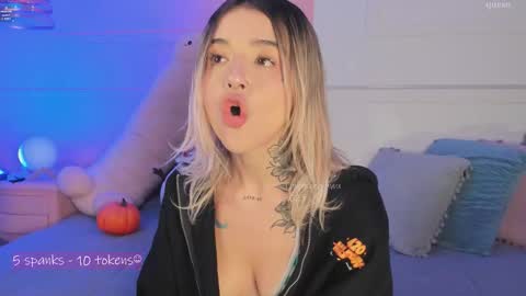 Snapshot of _tammarra_ chatting on 11/13/25, 05:12 _tammarra_ online show from 11/13/25, 05:12